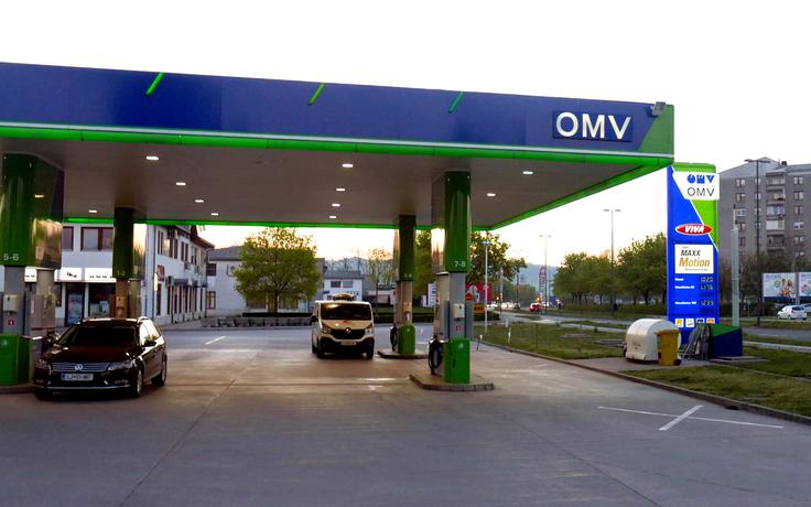 Država je danes delno sprostila cene pogonskih goriv, gneče na bencinskih črpalkah zjutraj (pričakovano) še ni bilo. | Foto: 