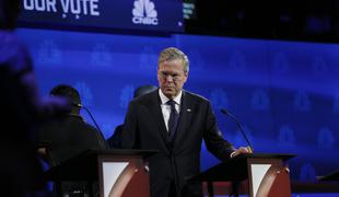 Ognjevito soočenje: Bush z napadi neuspešno skušal oživiti kampanjo
