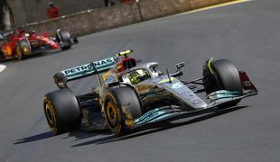 Štirje dirkači za "pole position", Mercedes pa s padalom