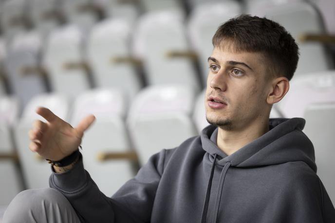 Marcel Ratnik | Redki slovenski priimek Ratnik, ki je najpogostejši v Pomurju, ima tudi slovenski nogometaš Marcel Ratnik. | Foto Bojan Puhek