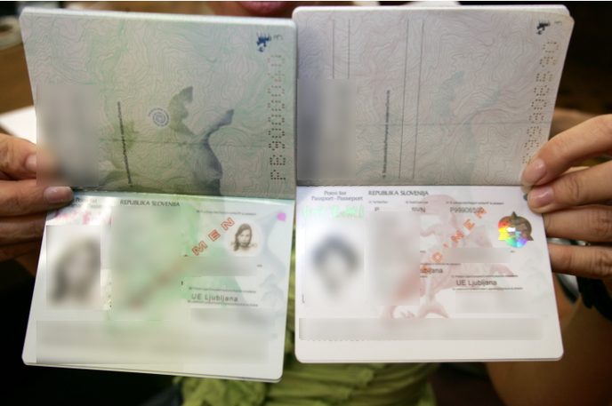 Potni list | V Sloveniji trenutno velja peta generacija potnih listov, ki jo pristojni organi izdajajo od leta 2016. Prva generacija potnih listov se je sicer izdajala na modrih obrazcih od leta 1991 do leta 2001. Potni listi so bili izdelani decentralizirano, fotografijo pa so nanje prilepili. | Foto Bojan Puhek