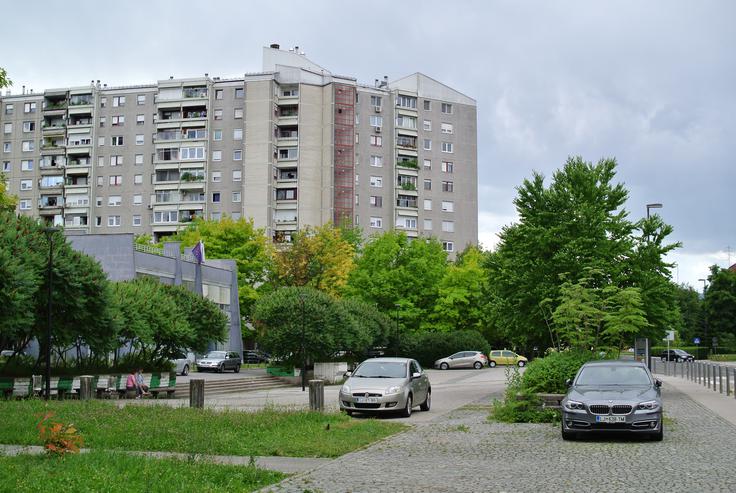 Če želimo več družin, več politične zmernosti in močnejšo pripadnost domovini, moramo novi generaciji spet omogočiti njen dom. | Foto: Shutterstock