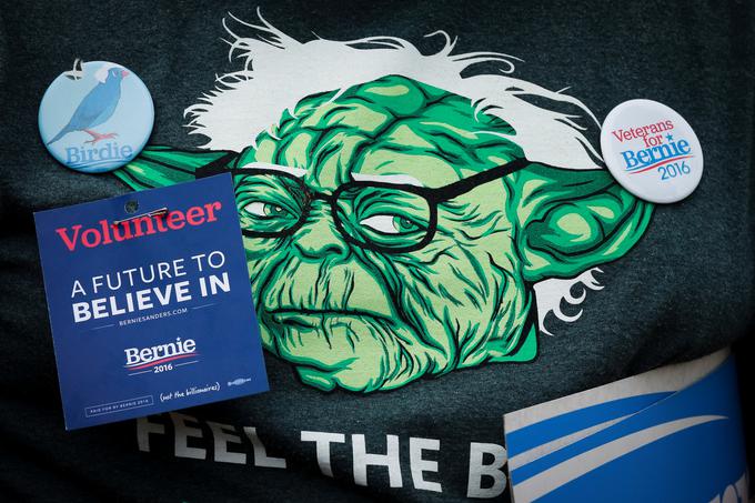 Sanders upodobljen kot Yoda, starodavni mojster Jedi iz znanstvenofantastične filmske trilogije Vojna zvezd. | Foto: Reuters