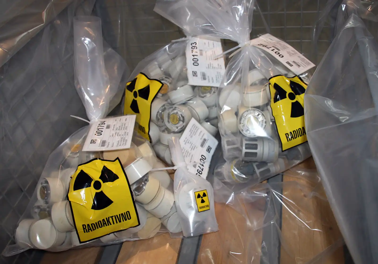 Agencija za radioaktivne odpadke je ob pojasnilu, da se je v objavi ruskega zunanjega ministrstva znašla njihova fotografija, podala dodatno pojasnilo: "Radioaktivni odpadki v Sloveniji so varno skladiščeni ter pod nadzorom in se ne uporabljajo za izdelavo umazanih bomb." | Foto: ARAO