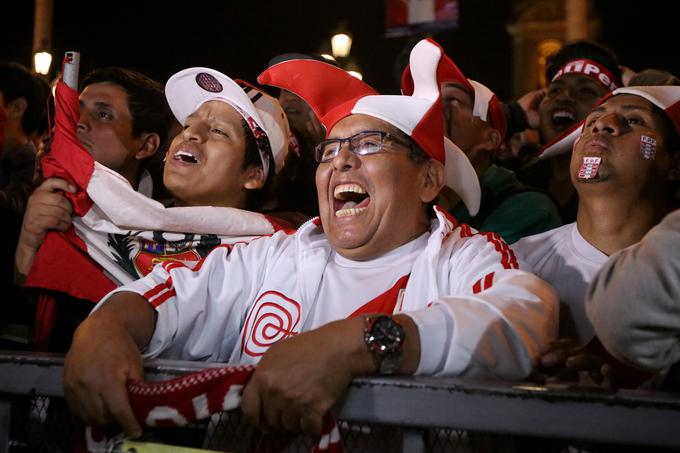Perujci so nori na nogomet. | Foto: Reuters