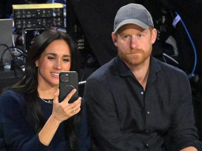 Meghan Markle sprožila varnostni alarm: iz skupine staršev na WhatsApp ušla njena številka