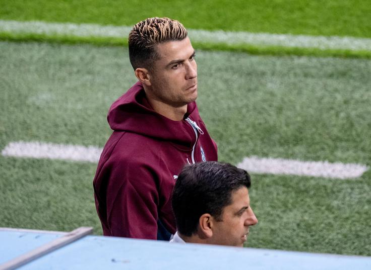 Ronalda naj bi odgovorni na portugalski zvezi po svetovnem prvenstvu prepričali, da se ne poslovi od reprezentance. | Foto: Reuters