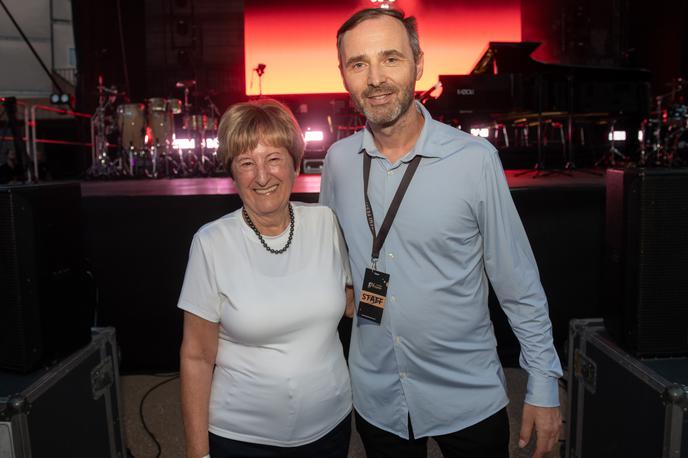 Mladen Delin, Arsana | Upokojenko, ki so jo mariborski policisti oglobili zaradi igranja klavirja, je direktor festivala Arsana povabil na ogled koncerta pianista Maksima Mrvice. | Foto Mediaspeed