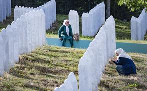 V Potočarih spominska slovesnost ob 30. obletnici genocida v Srebrenici