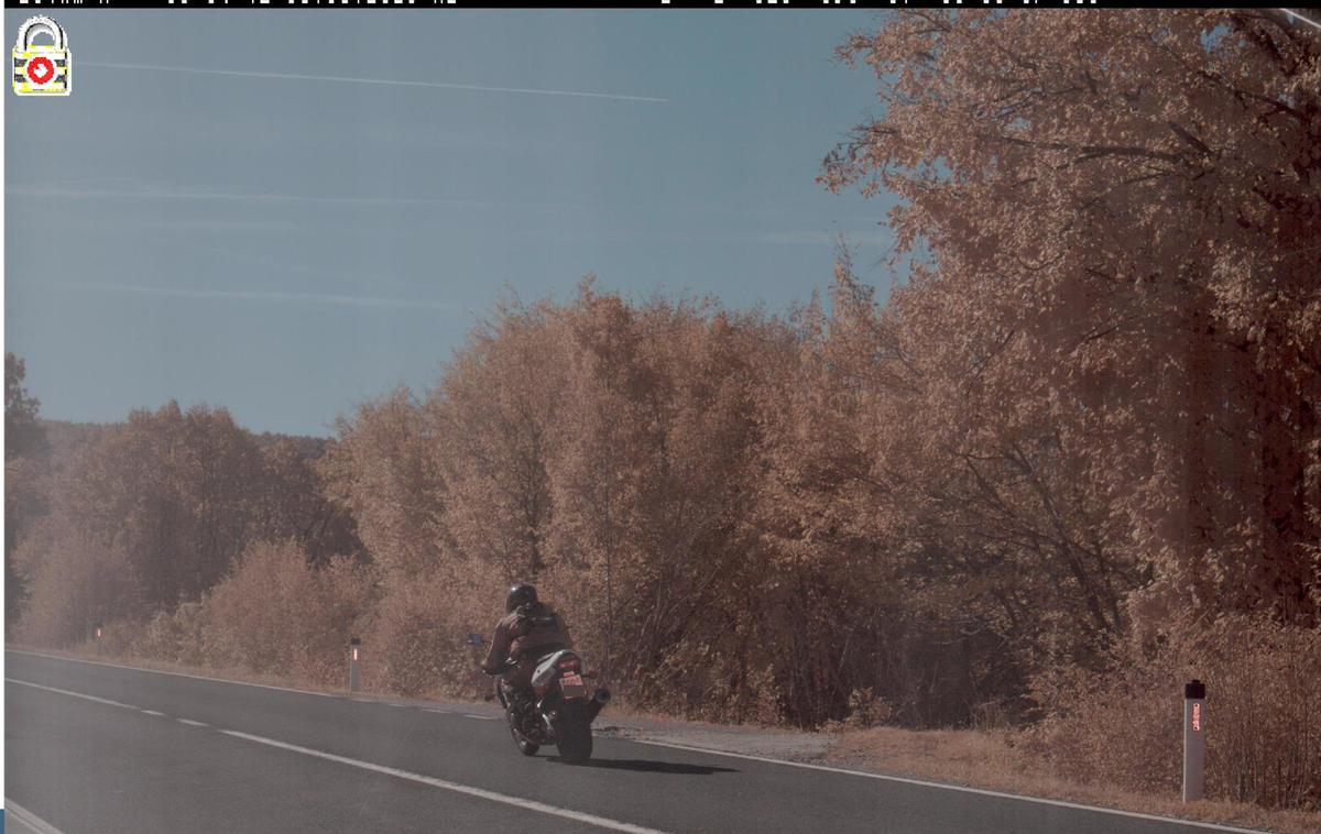motorist hitrost | Jeseni so razmere na vozišču povsem drugačne, opozarjajo policisti.  | Foto PU Koper