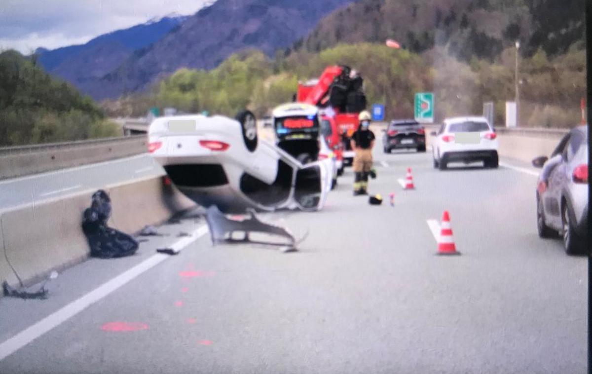 nesreča | Na gorenjski avtocesti je popoldan prišlo do prometne nesreče, na PU Kranj pozivajo k zbranosti, odgovorni udeležbi v prometu in upoštevanju prometnih pravil. | Foto PU Kranj