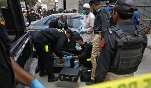 V Pakistanu ob napadu na borzo mrtvih več ljudi