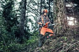 Profesionalna motorna žaga s tistim nekaj, kar potrebuje vsak profesionalni uporabnik.