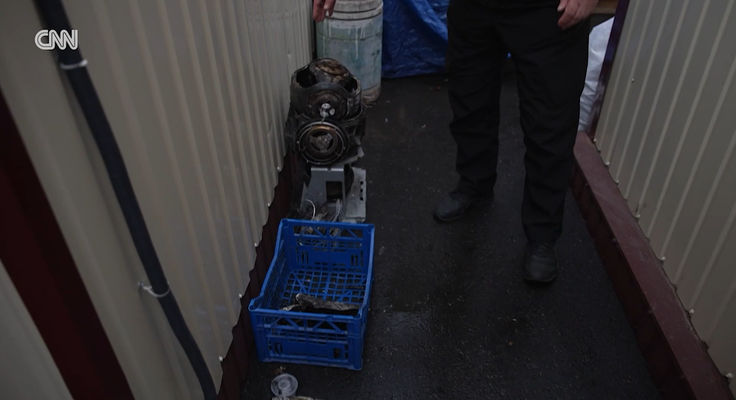 Posnetke razbitin rakete je objavila ameriška televizija CNN. | Foto: CNN/zajem zaslona