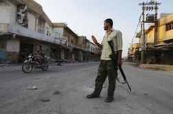 Sirija: "Uporniki civiliste uporabljajo za živi ščit"