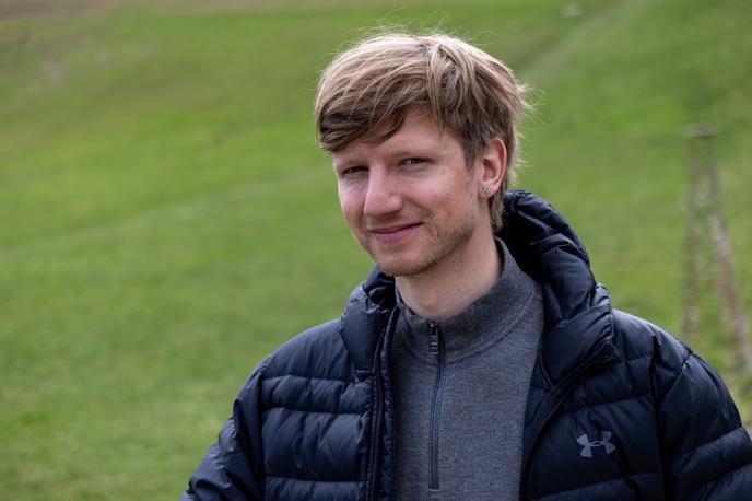 Klemen Kosi | Klemen Kosi nam je o svoji smučarski zgodbi in zgodbi iz Ugande pripovedoval pod Pohorjem. | Foto Matej Podgoršek