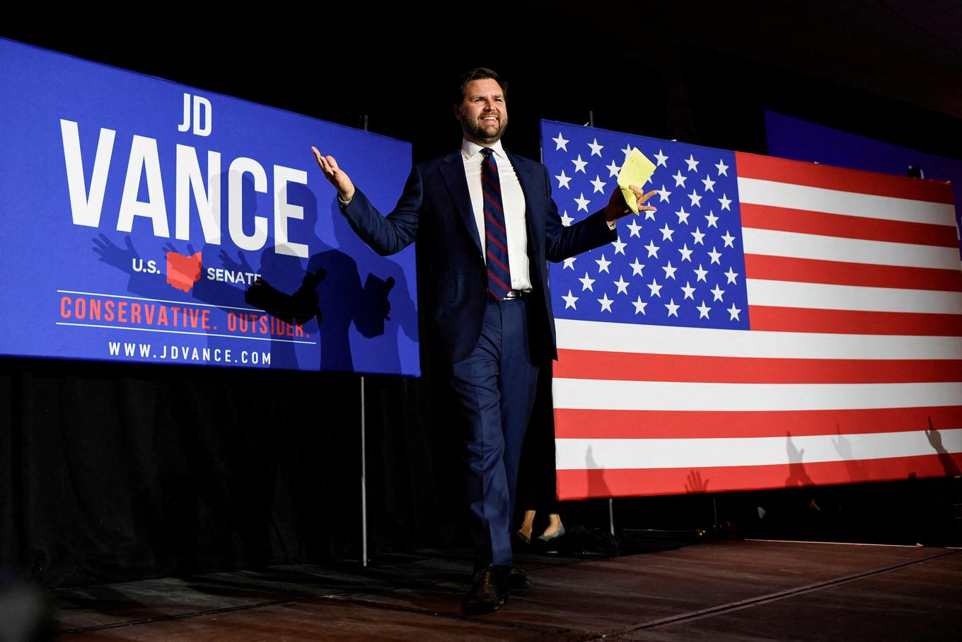 O candidato a vice-presidente de Trump, JD Vance, fala sobre mulheres como o 