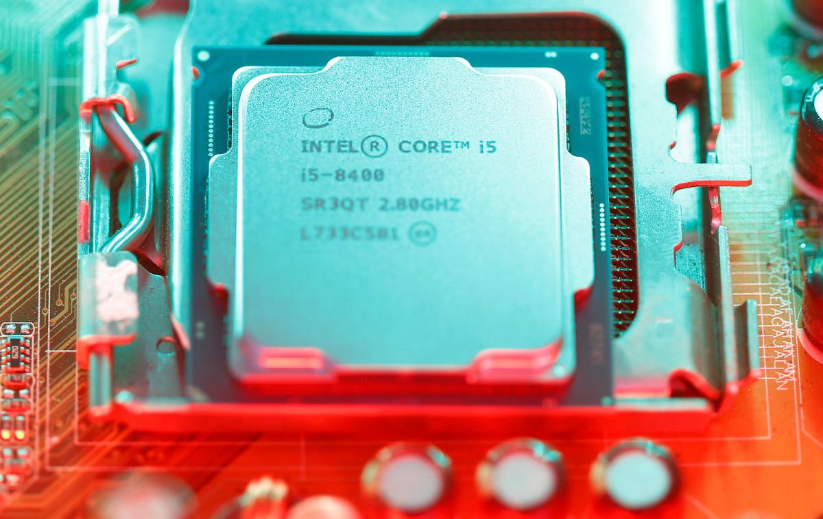 Procesor, CPU | Po epidemiji, ki še vedno klesti prodajne številke, je proizvajalce prizadela nova kriza - pomanjkanje polprevodniških čipov. | Foto Reuters