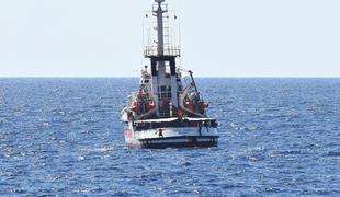 Migrante z ladje Open Arms izkrcali na Lampedusi