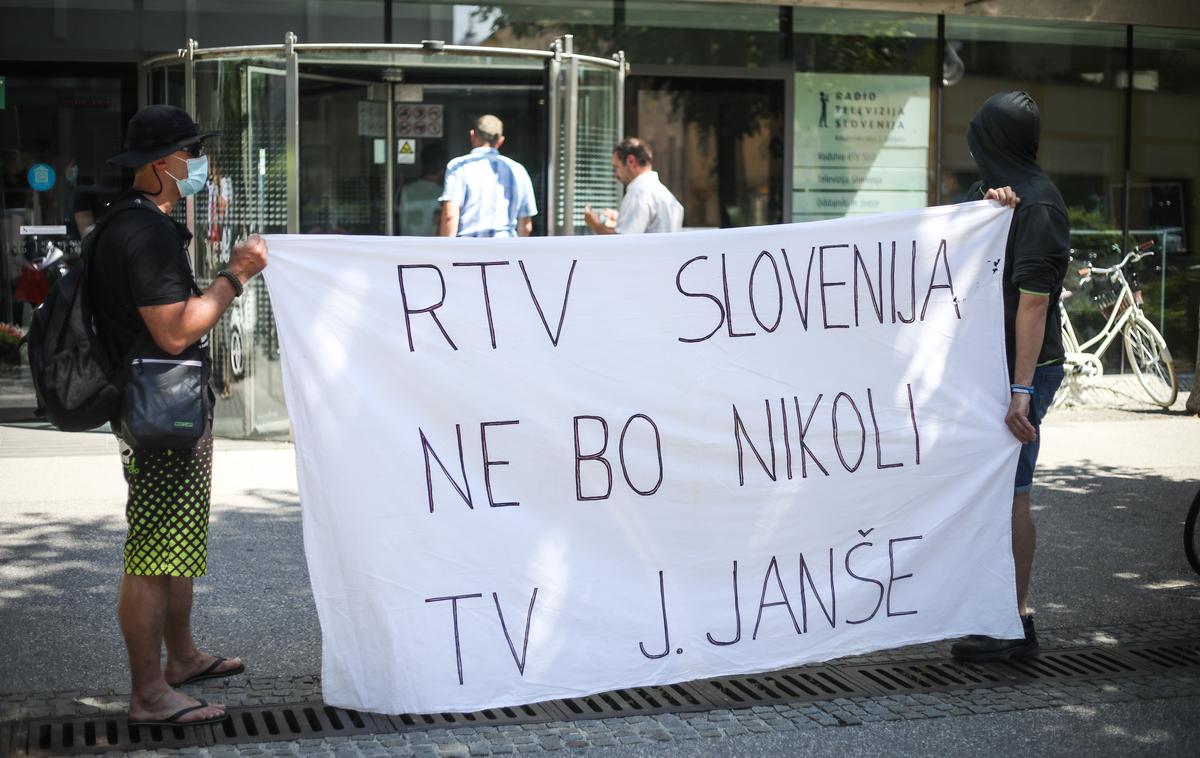 protest pred RTV, 20. 7. | Foto STA
