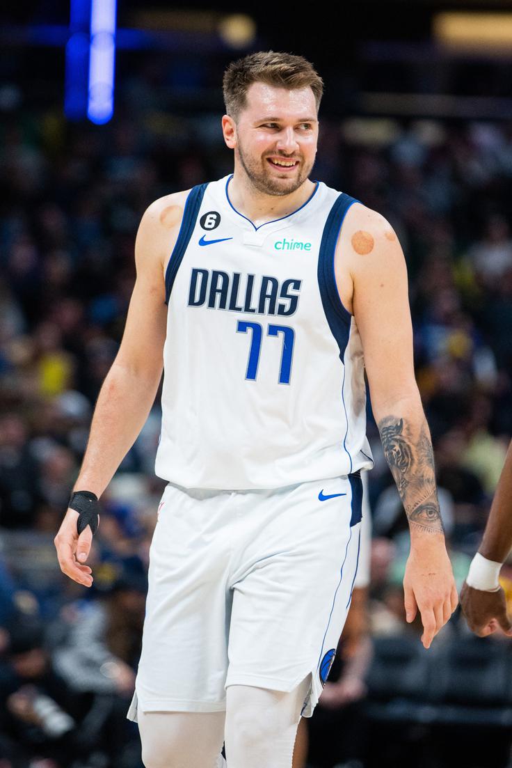 Luka Dončić je z Dallasom prekinil niz porazov in obudil upanje, da bi lahko redni del sezone vseeno končal na mestu, ki še pelje v končnico. | Foto: Reuters