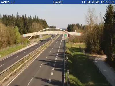 Zaradi nesreče zaprta gorenjska avtocesta