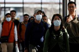V kitajskem mestu, kjer je izbruhnil koronavirus, začeli evakuacijo tujcev #video
