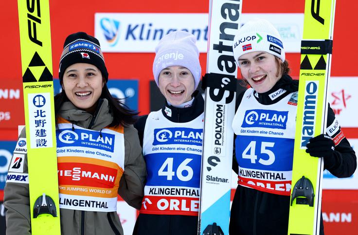 "Najbolj sem zadovoljna s tem, da sem skoke še nekoliko bolj popravila, ker ta skakalnica me nekako vsakič, ko pridem sem, heca." | Foto: Reuters