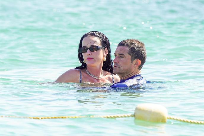 Katy Perry, Orlando Bloom | Partnerja Katy Perry in Orlando Bloom sta si ljubezen izkazovala tudi na francoski obali v bližini St.Tropeza v Le Club 55. | Foto Profimedia