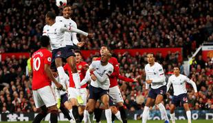 Arsenal poražen v Sheffieldu, delitev točk na derbiju na Old Traffordu