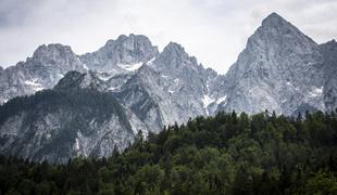 V enem dnevu kar tri helikopterska reševanja v slovenskih gorah