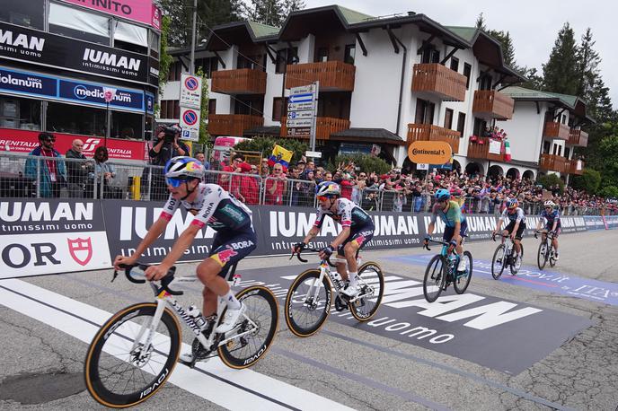 Primož Roglič, Giro 2025 | Bo Primož Roglič sploh lahko nadaljeval Giro? | Foto Reuters