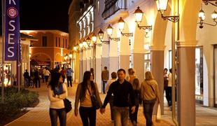 Dodatni popusti: Nočno outlet nakupovanje v Roses Designer Outletu!