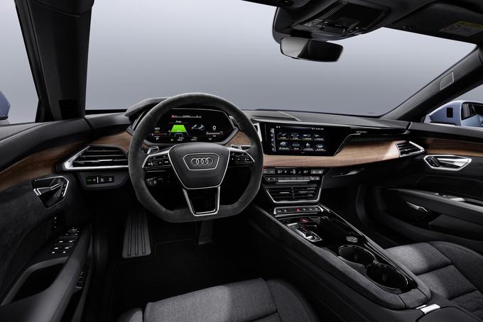 V notranjosti bosta serijsko vgrajena 12,3-zaslon digitalni merilniki in še 10,1-palčni zaslon na sredinski konzoli. | Foto: Audi