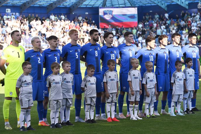 EP U21 slovenska mlada nogometna reprezentanca | Slovenska mlada nogometna reprezentanca pred tekmo z Anglijo. | Foto Reuters