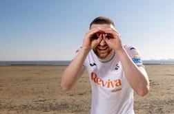 Prekrasna nagrada za Slovenca, ki navdušuje Otok in zabija kot v transu