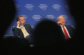 Erdogan po prepiru s Peresom zapustil Davos