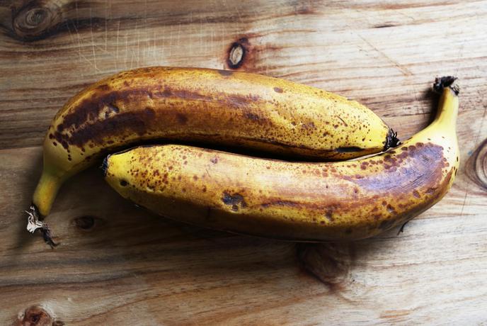 Kaj storiti s počrnelimi in prezrelimi bananami?