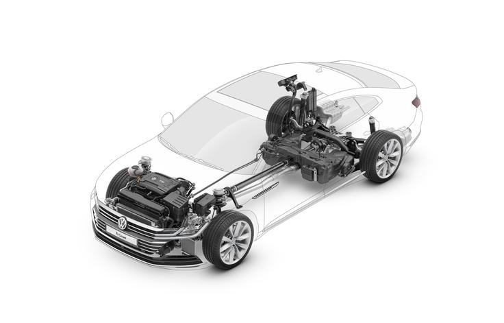 Arteon je eden največjih med volkswagni, ki so postavljeni na prilagodljivo platformo MQB. To je tista, ki v koncernu ustvarja prilagodljiv prostor in varnost, od golfa pa do velikega SUV atlasa. Kljub precej razširjeni oziroma raztegnjeni karoseriji so še povečali njeno čvrstost. Ta je v primerjavi z drugimi limuzinami (passat), postavljenimi na to osnovo, še deset odstotkov torzijsko odpornejša. Čvrsto telo se pozna pri precej visoko postavljeni vozniški dinamiki. | Foto: Volkswagen