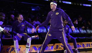 Dončić zaradi poškodbe na stranskem tiru, Austin Reaves zablestel, prva zmaga za Dallas