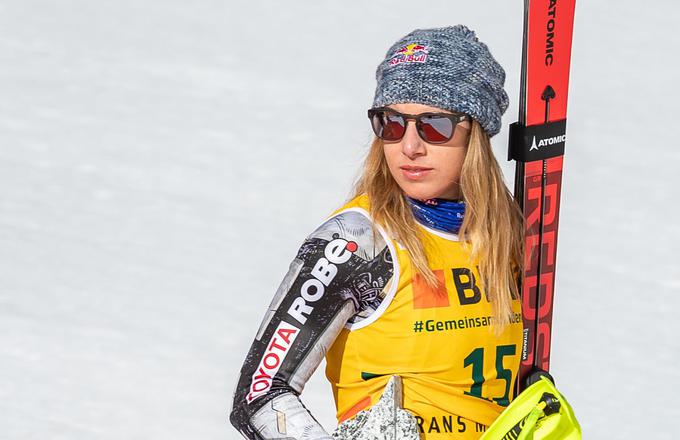 Češka dvoživka Ester Ledecka je danes zjutraj zaradi bolečin v hrbtu odpovedala svoj nastop na prvenstvu. | Foto: Sportida