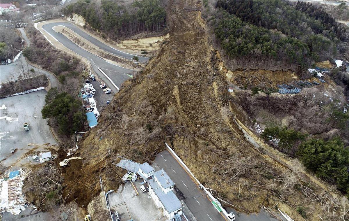 Potres Japonska | Potres je poškodoval praktično vse dirkališče, največ škode pa je povzročil plaz, ki se je sprožil tik nad samim dirkališčem. | Foto Keisuke35_BKT (Twitter)