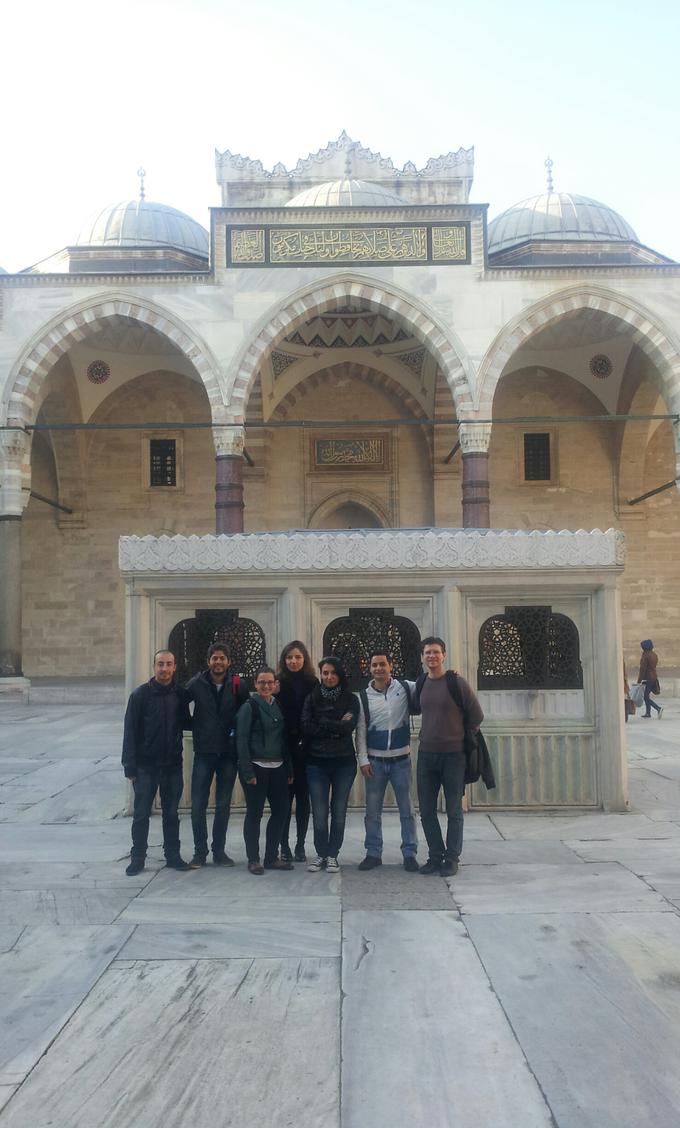 Špela s sošolci po predavanju v mošeji Süleymaniye | Foto: 