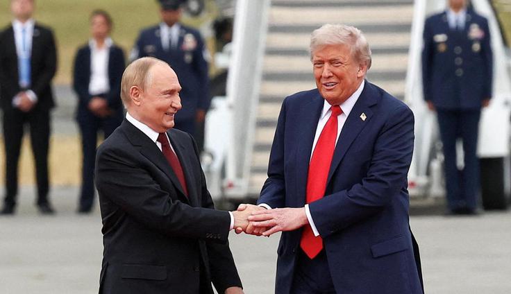 Za prekinitev vojne je tudi Donald Trump. Vladimir Putin ima svoje zamisli. | Foto: Reuters