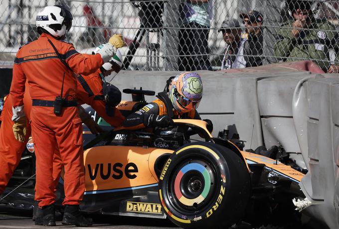 Težav Daniela Ricciarda ni videti konca. Na treningu je razbil svojega McLarna. | Foto: Reuters