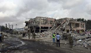 Pred petimi leti: v eksploziji tovornjaka bombe v Somaliji umrlo najmanj 587 ljudi