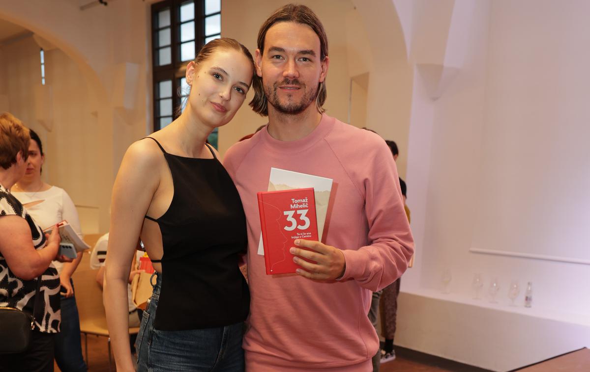 Rene Krhin in Pia Bernjak | Pia Bernjak in Rene Krhin na nedavni predstavitvi nove knjige Tomaža Miheliča. | Foto Mediaspeed
