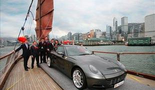 Tisoči ferrari v Hong Kongu