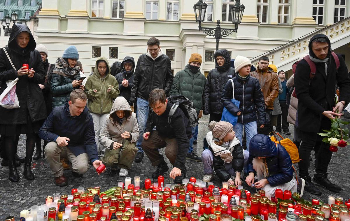 Praga, množično streljanje | V četrtek je 24-letni napadalec streljal na filozofski fakulteti Karlove univerze v središču Prage. Ubil je 14 ljudi, še 25 pa ranil. V soboto bo na Češkem dan žalovanja za žrtvami napada. | Foto Guliverimage