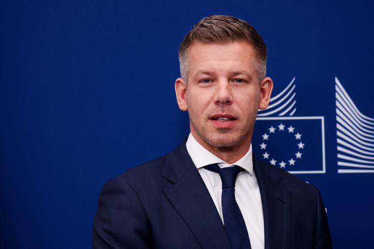 Do nedavnega je namreč ta korak, za katerega je v 27-članski uniji potrebno soglasje, blokirala Madžarska pod vodstvom zdaj že nekdanjega premierja Viktorja Orbana. Po volilni zmagi Petra Magyarja na aprilskih volitvah je ta nakazal pripravljenost, da podprejo nadaljevanje pristopnega procesa, če bi stranema uspelo rešiti odprta dvostranska vprašanja. | Foto: Reuters